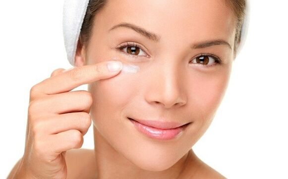 applied cream to rejuvenate the skin around the eyes
