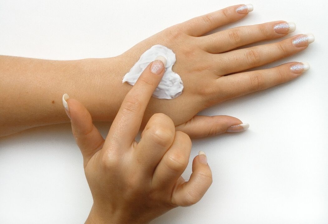 hand cream to rejuvenate the skin
