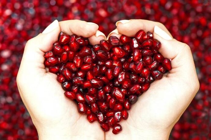 The oil obtained from pomegranate seeds will restore facial skin color and protect against ultraviolet rays. 